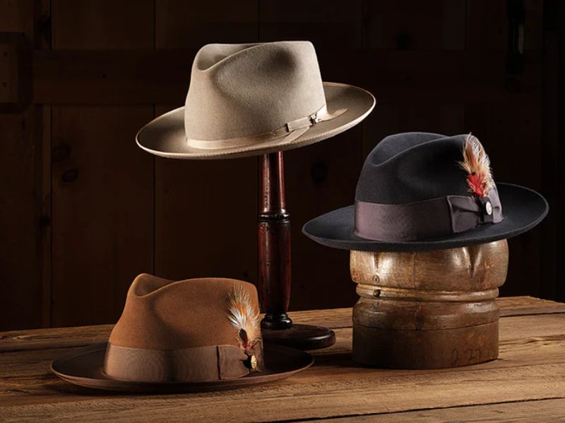 Mũ Fedora làm từ vải nỉ màu nâu lịch lãm