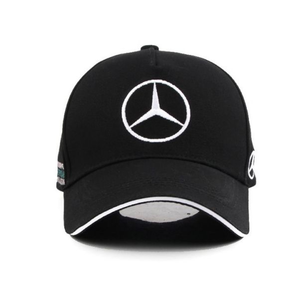 Chiếc nón cotton màu đen in logo nổi bật