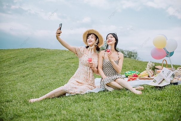 Mũ rơm đội đi picnic giữa thiên nhiên mùa hè